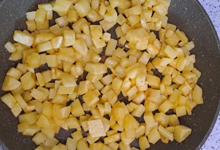 Фото шага рецепта Овощное рагу с баклажаном на сковороде 187027 шаг 4  