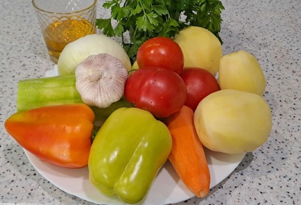 Фото шага рецепта Овощное рагу с молодым кабачком на сковороде 187026 шаг 1