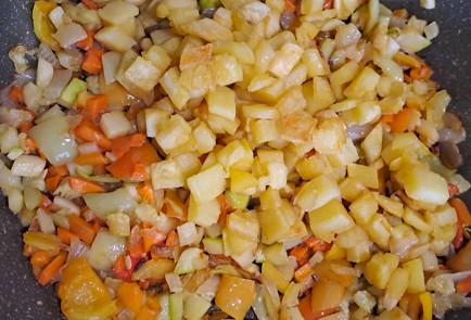 Фото шага рецепта Овощное рагу с молодым кабачком на сковороде 187026 шаг 12