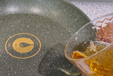 Фото шага рецепта Овощное рагу с молодым кабачком на сковороде 187026 шаг 5