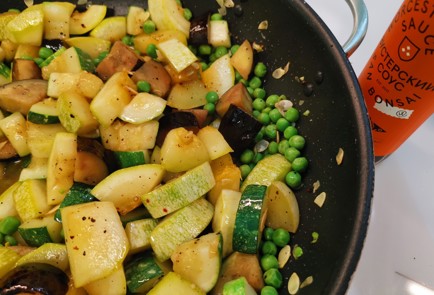 Фото шага рецепта Овощное рагу со шкварками 187320 шаг 12  