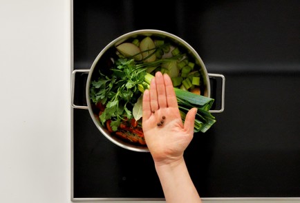 Фото шага рецепта Овощной бульон 151789 шаг 6  