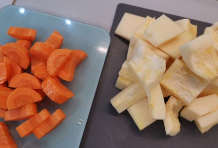 Фото шага рецепта Овощной бульон 188895 шаг 1  