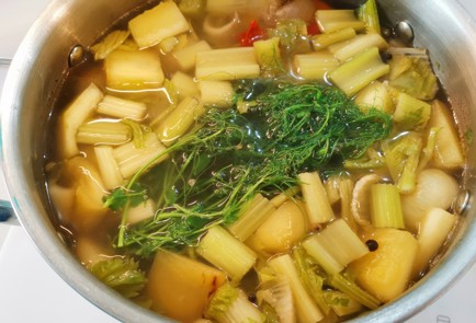 Фото шага рецепта Овощной бульон 188895 шаг 10  