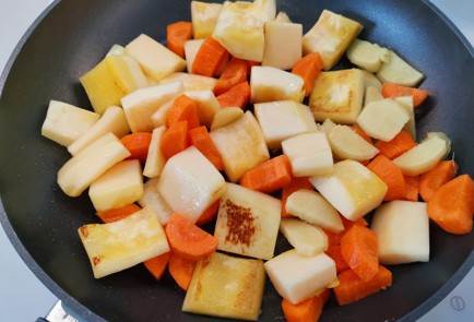 Фото шага рецепта Овощной бульон 188895 шаг 4  