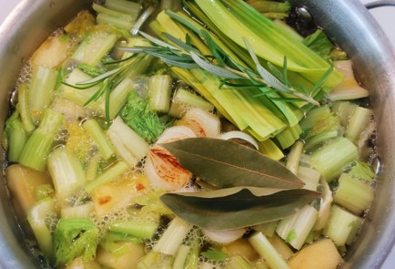 Фото шага рецепта Овощной бульон 188895 шаг 8  