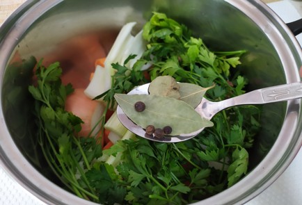 Фото шага рецепта Овощной бульон 190287 шаг 6  