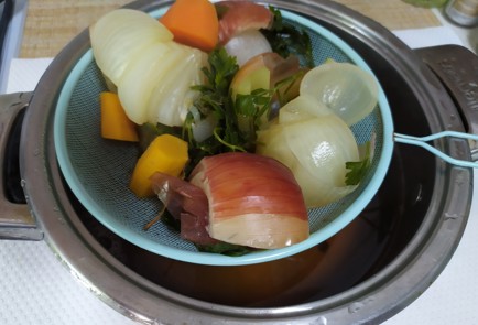 Фото шага рецепта Овощной бульон 190287 шаг 9  