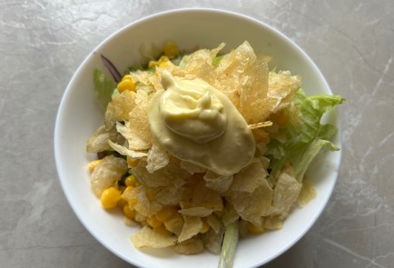 Фото шага рецепта Овощной салат с чипсами 187790 шаг 8