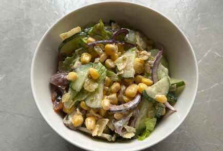 Фото шага рецепта Овощной салат с чипсами 187790 шаг 9