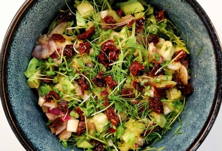 Фото шага рецепта Овощной салат с микрозеленью 173430 шаг 11  