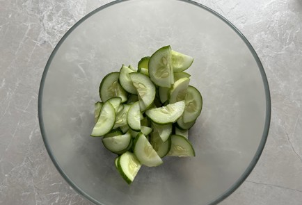 Фото шага рецепта Овощной салат с моцареллой 190048 шаг 2  