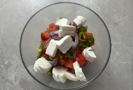 Фото шага рецепта Овощной салат с моцареллой 190048 шаг 6  