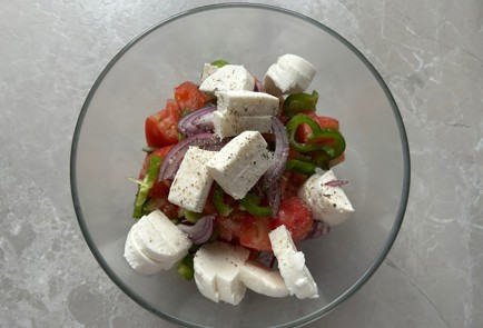 Фото шага рецепта Овощной салат с моцареллой 190048 шаг 7  