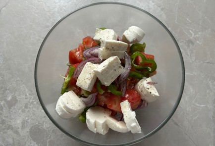 Фото шага рецепта Овощной салат с моцареллой 190048 шаг 8  