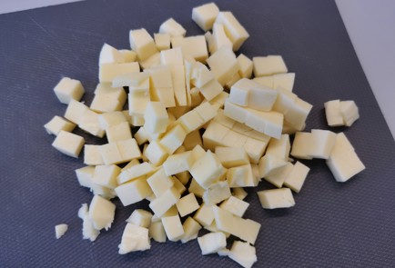 Фото шага рецепта Овощной салат с сыром сулугуни 186401 шаг 2  