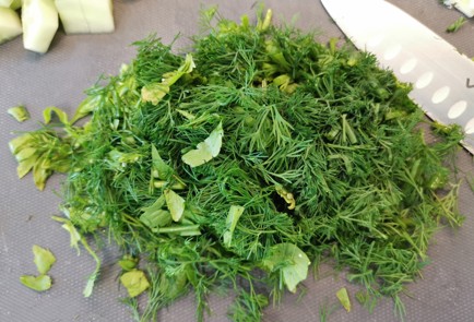 Фото шага рецепта Овощной салат с сыром сулугуни 186401 шаг 3  