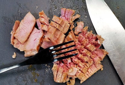 Фото шага рецепта Овощной салат с тунцом и микрозеленью 140180 шаг 11  