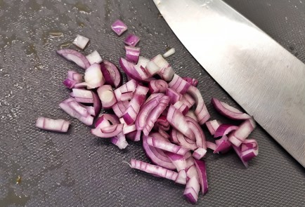 Фото шага рецепта Овощной салат с тунцом и микрозеленью 140180 шаг 9  