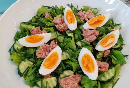 Фото шага рецепта Овощной салат с тунцом 186544 шаг 10  