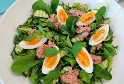 Фото шага рецепта Овощной салат с тунцом 186544 шаг 11  