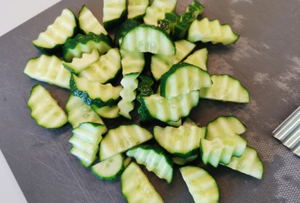 Фото шага рецепта Овощной салат с тунцом 186544 шаг 4  