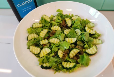 Фото шага рецепта Овощной салат с тунцом 186544 шаг 5  