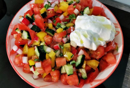 Фото шага рецепта Овощной салат со сметаной 186387 шаг 11  