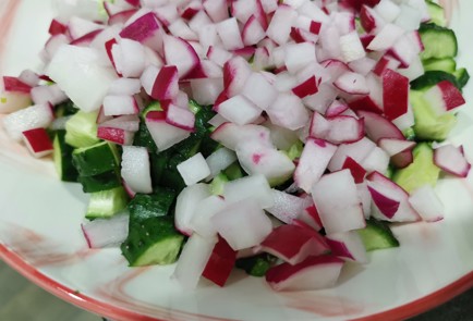 Фото шага рецепта Овощной салат со сметаной 186387 шаг 6  