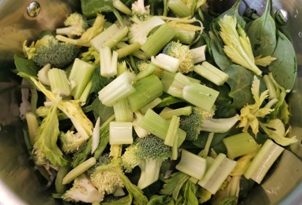 Фото шага рецепта Овощной суп с цыпленком корнишон 175910 шаг 7  