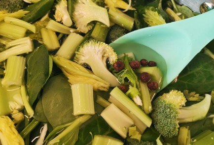 Фото шага рецепта Овощной суп с цыпленком корнишон 175910 шаг 9  