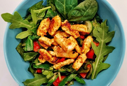 Фото шага рецепта Овощной салат с индейкой карри 152919 шаг 12