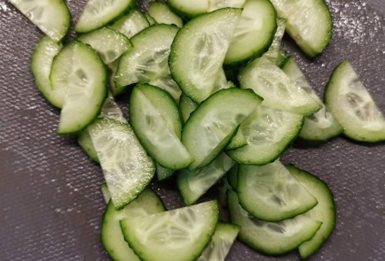 Фото шага рецепта Овощной салат с индейкой карри 152919 шаг 4