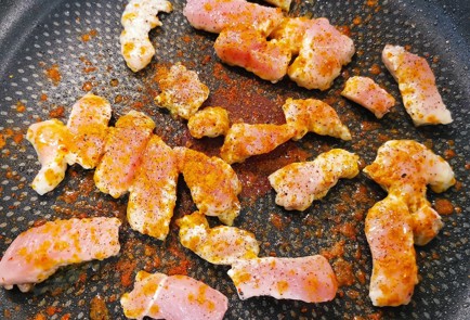 Фото шага рецепта Овощной салат с индейкой карри 152919 шаг 8