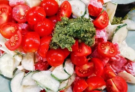 Фото шага рецепта Овощной салат с песто и майонезом 151291 шаг 14  