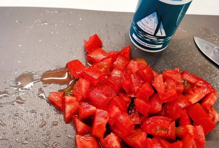 Фото шага рецепта Овощной салат с песто и майонезом 151291 шаг 5  