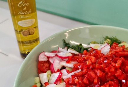 Фото шага рецепта Овощной салат с трюфельным маслом 152382 шаг 4  