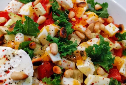 Фото шага рецепта Овощной салат с яйцом и сметаной 152763 шаг 10  