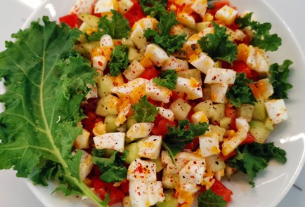 Фото шага рецепта Овощной салат с яйцом и сметаной 152763 шаг 7  