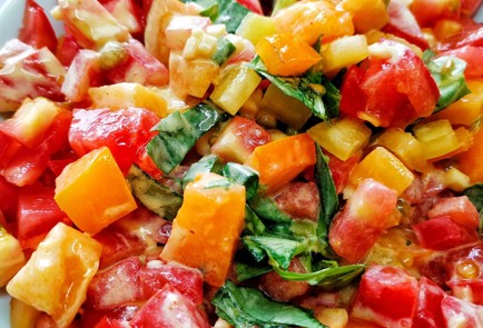 Фото шага рецепта Овощной салат со сметанногорчичной заправкой 152599 шаг 12  