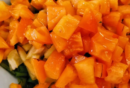 Фото шага рецепта Овощной салат со сметанногорчичной заправкой 152599 шаг 4  