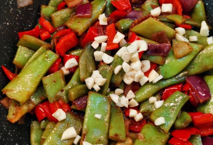 Фото шага рецепта Овощное рагу с луком и чесноком 152567 шаг 10  