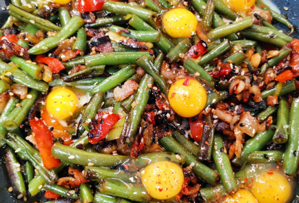 Фото шага рецепта Овощное рагу с перепелиными яйцами 151972 шаг 10  