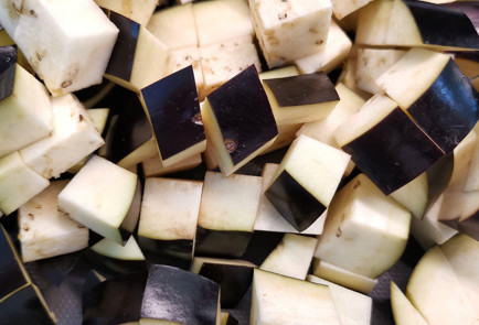 Фото шага рецепта Овощное рагу с сыром сулугуни в духовке 151602 шаг 2  