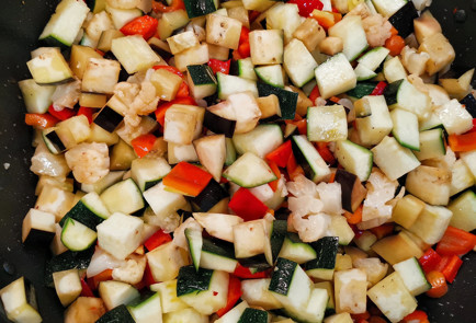 Фото шага рецепта Овощное рагу с сыром сулугуни в духовке 151602 шаг 8  