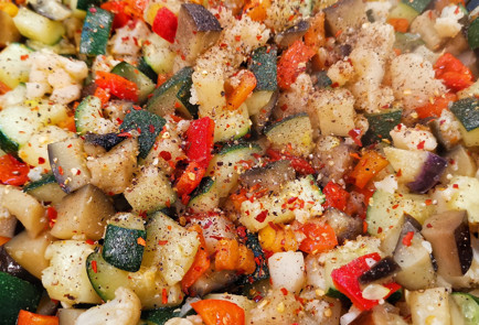 Фото шага рецепта Овощное рагу с сыром сулугуни в духовке 151602 шаг 9  