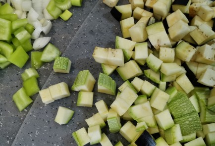 Фото шага рецепта Овощное рагу со сметаной и приправой сумах 152336 шаг 1  