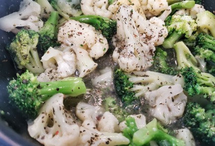 Фото шага рецепта Овощное рагу в соевом соусе с пармезаном 150982 шаг 6  