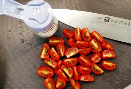 Фото шага рецепта Овощной салат с беконом и пармезаном 140714 шаг 7  