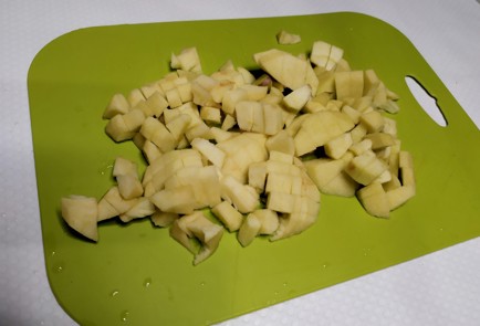 Фото шага рецепта Овсяная каша с томленым яблоком и орешками 188088 шаг 1  